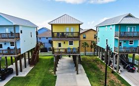 Yellow Beach Haven, Decks, Views, Mere Steps To Sand