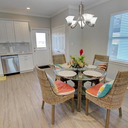 Yellow Beach Haven, Decks, Views, Mere Steps To Sand Galveston Exterior photo