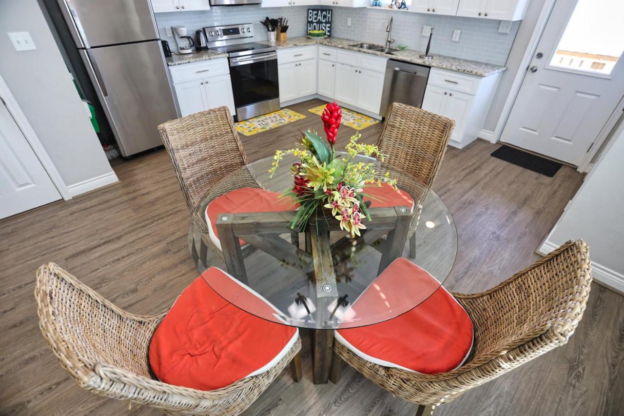 Yellow Beach Haven, Decks, Views, Mere Steps To Sand Galveston Exterior photo