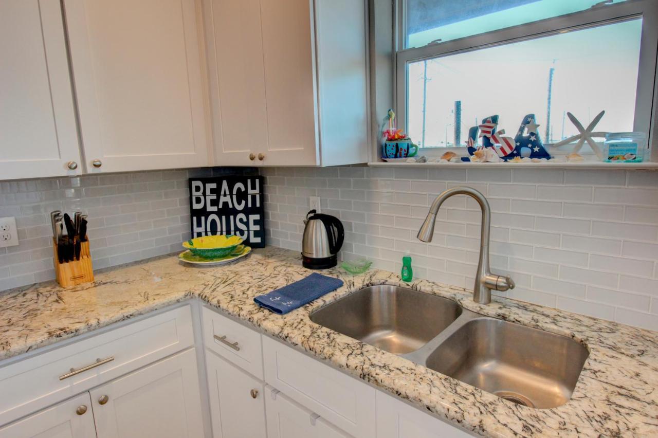 Yellow Beach Haven, Decks, Views, Mere Steps To Sand Galveston Exterior photo