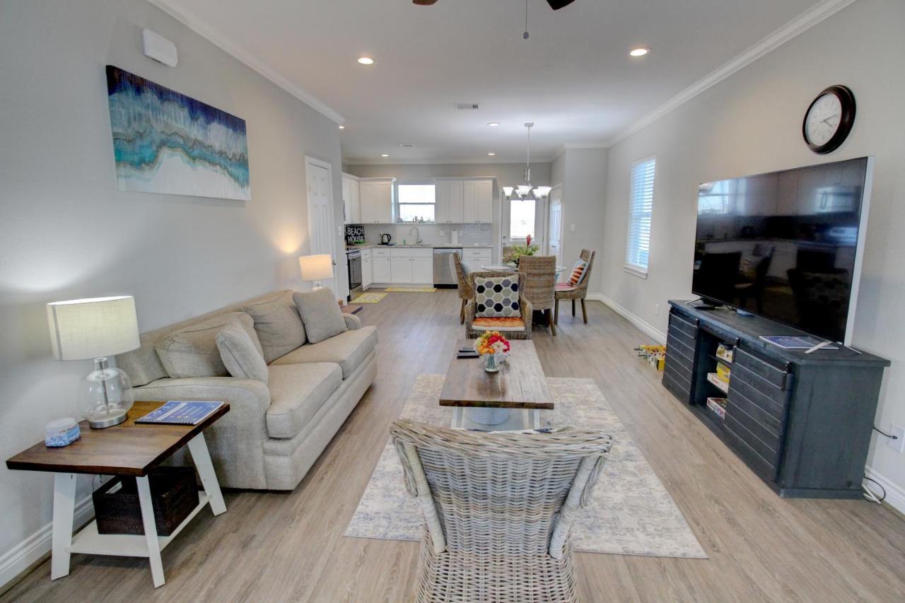 Yellow Beach Haven, Decks, Views, Mere Steps To Sand Galveston Exterior photo
